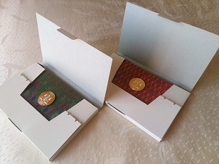 Set of banknote and silk folder